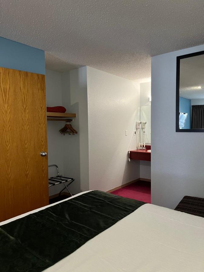 Pictured Rocks Inn And Suites Munising Exteriör bild