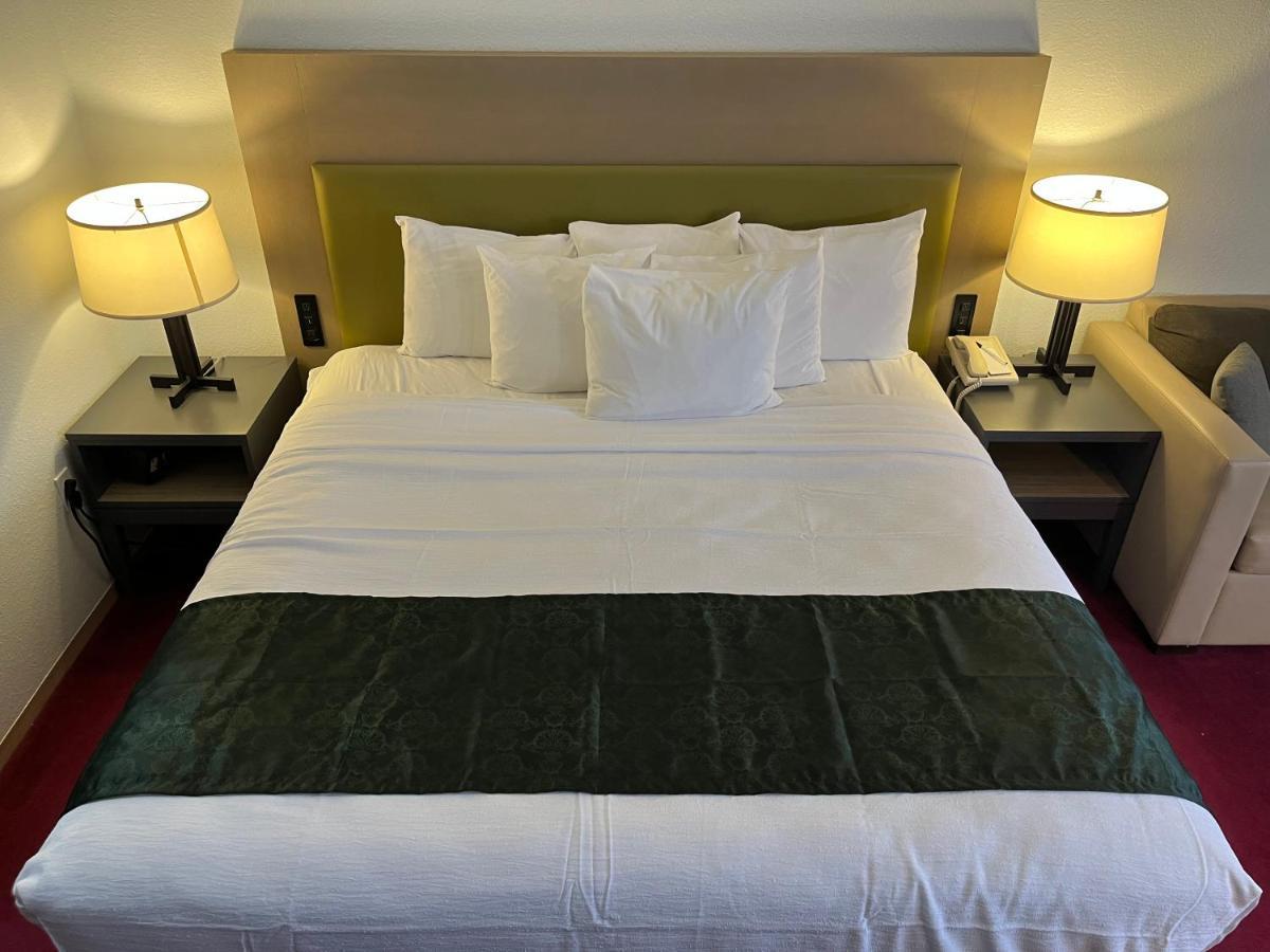 Pictured Rocks Inn And Suites Munising Exteriör bild