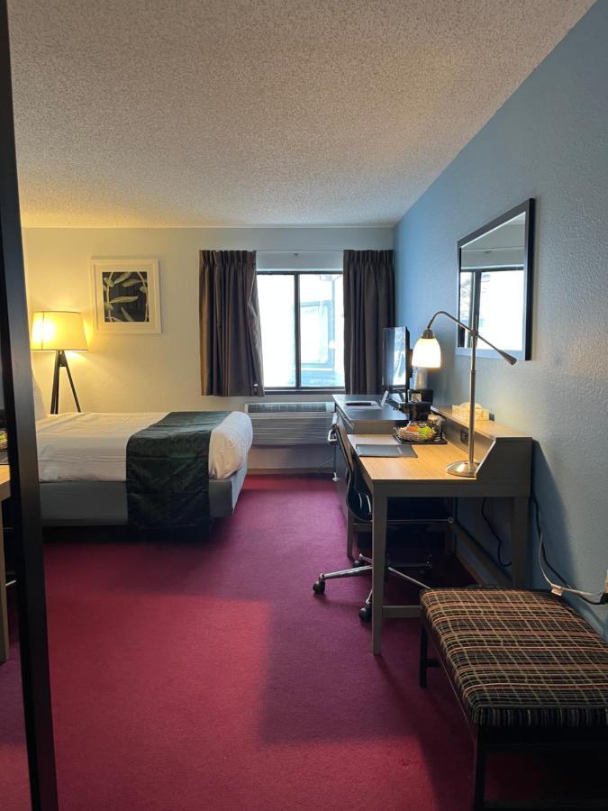Pictured Rocks Inn And Suites Munising Exteriör bild