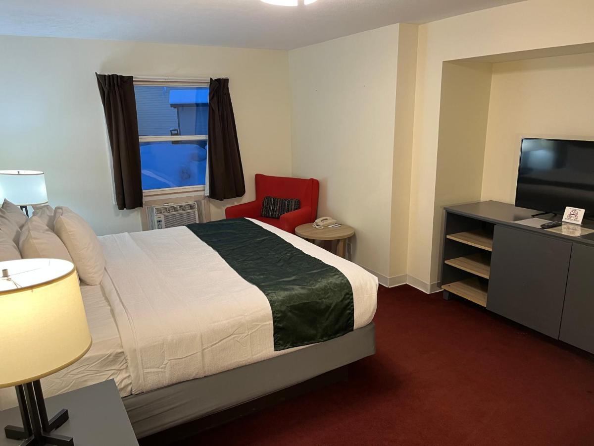 Pictured Rocks Inn And Suites Munising Exteriör bild