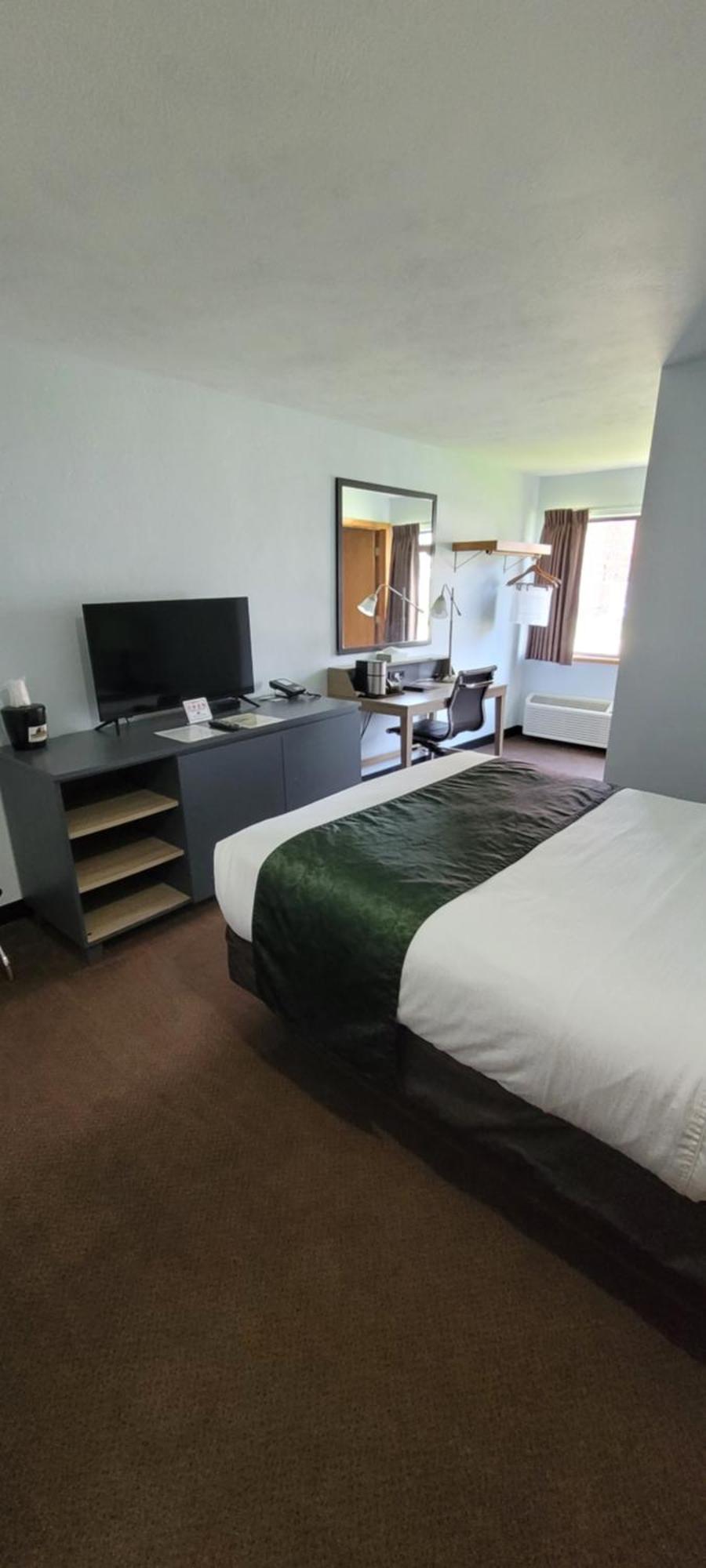 Pictured Rocks Inn And Suites Munising Exteriör bild